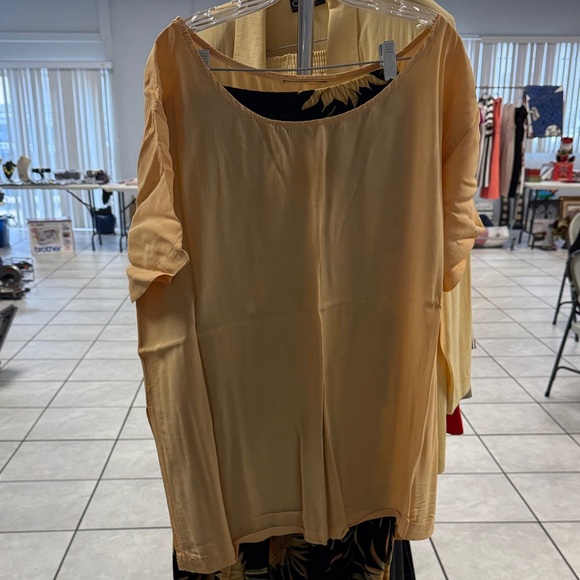 Elegant Black and Gold Sunflower Dress - Picture 3 of 3